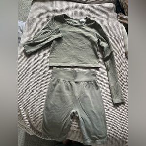 H&M workout set green